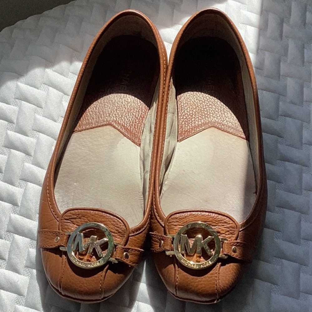 MK Michael Kors Camel Brown Leather Women's Loafers with Gold Emblem- Size 10